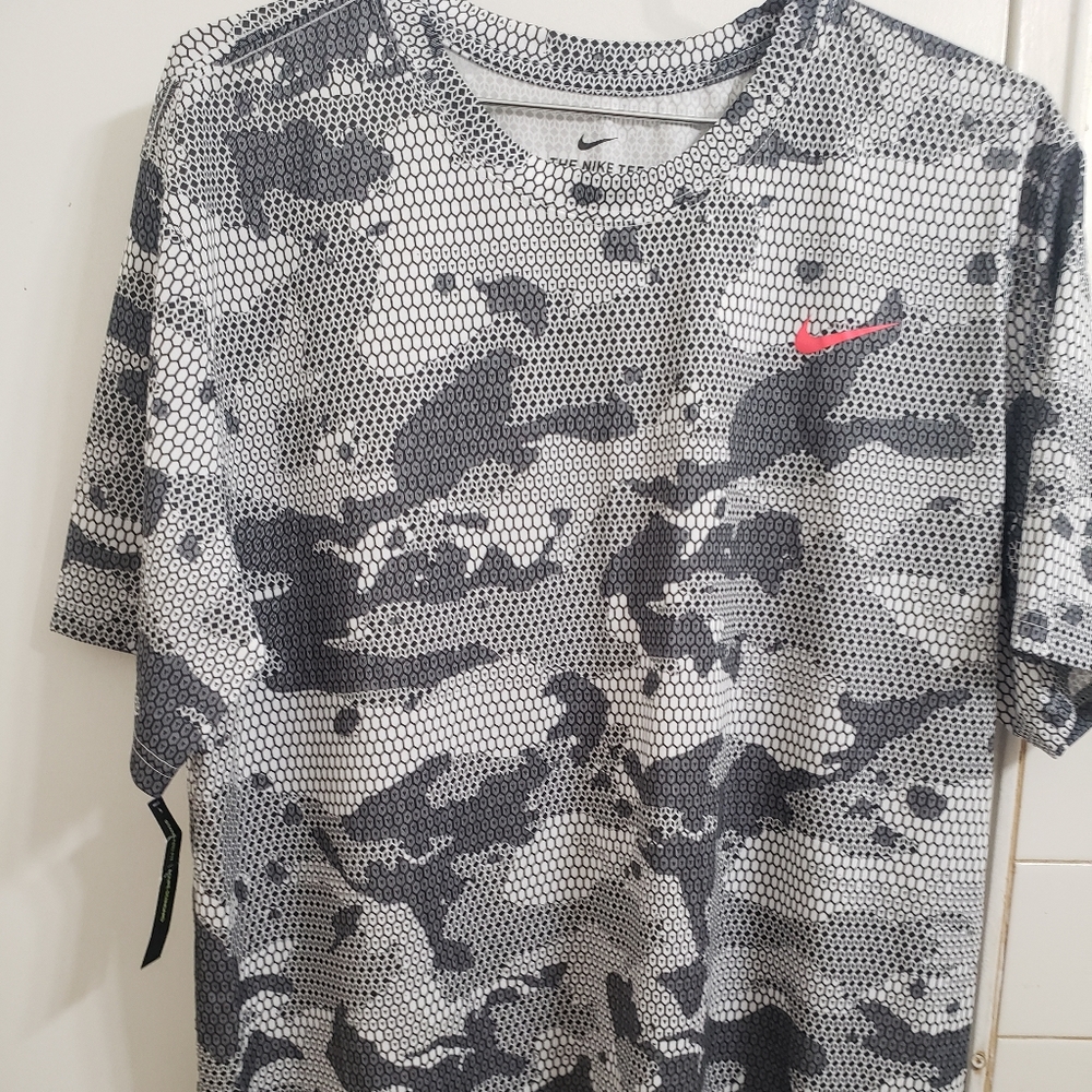 Nike tee